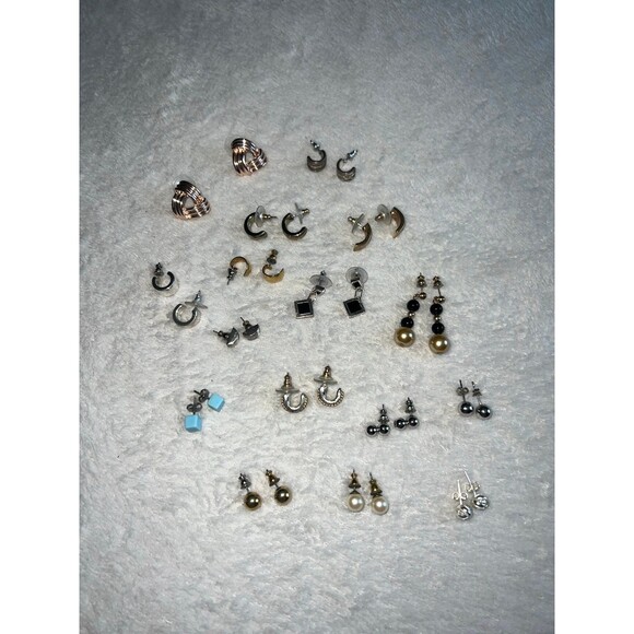 Vintage Earrings lot *last pic shows wear on one earring - Picture 1 of 4